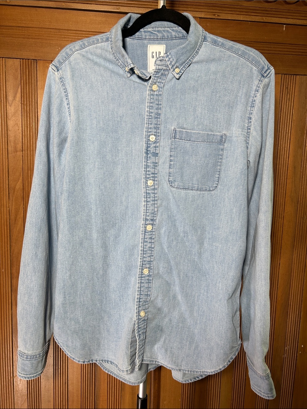 GAP Men's Light Blue Denim Button-Down Shirt Men’s Size M
